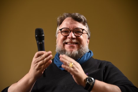 笑顔を見せるギレルモ・デル・トロ。