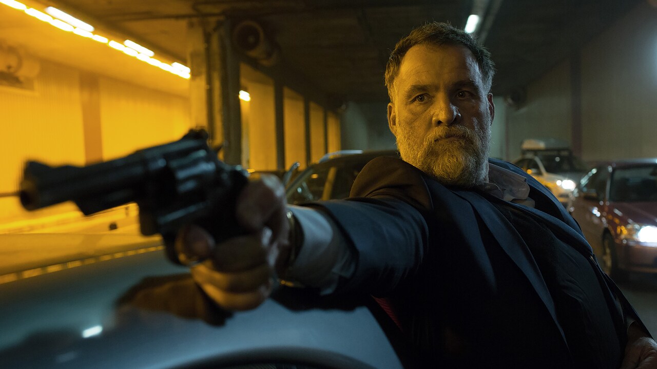 フランス発ノンストップアクション予告、巨大な陰謀に巻き込まれた強盗犯描く