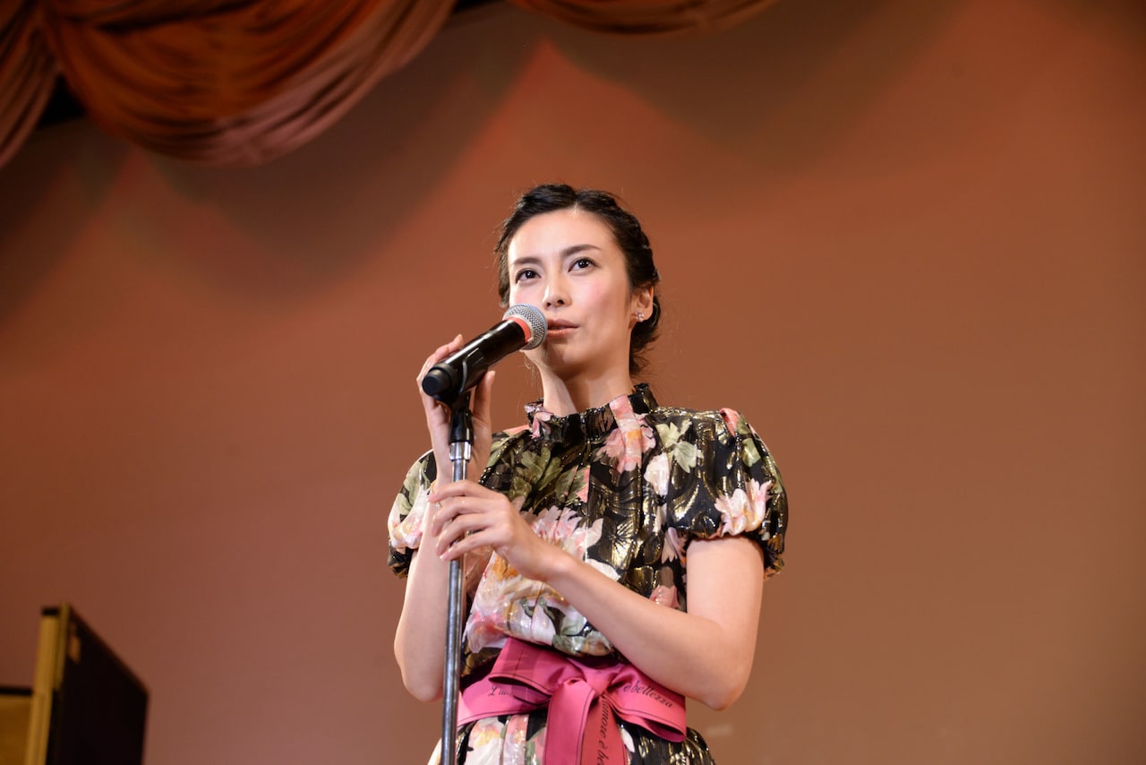 柴咲コウが所属事務所の円満退社を報告、マネジメントは自身の会社へ