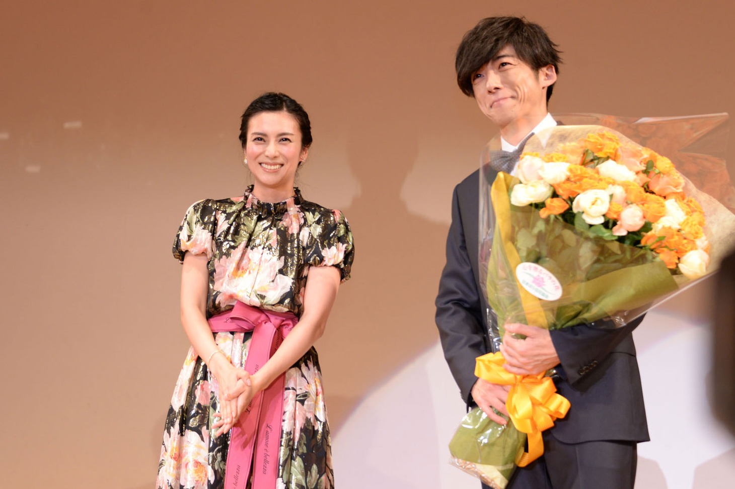 左から柴咲コウ、高橋一生。
