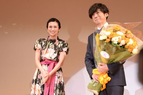 左から柴咲コウ、高橋一生。