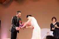 「メアリと魔女の花」プロデューサーの西村義明（左）と杉咲花（右）。