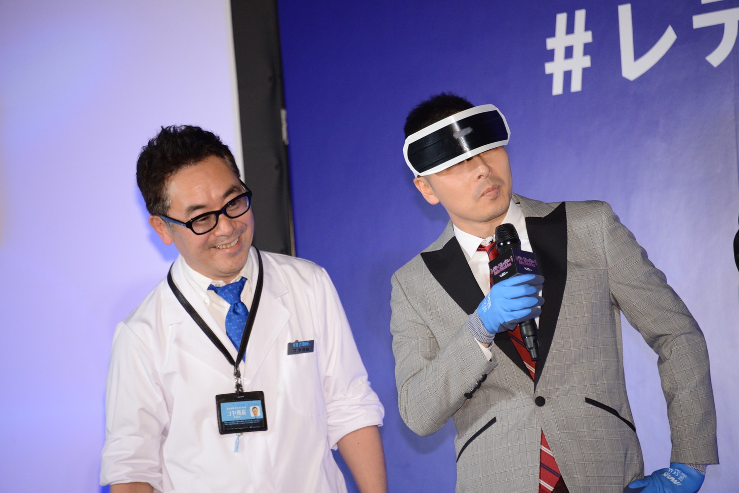 イベントに出席したVR ZONE SHINJUKUのコヤ所長こと小山順一朗（左）と、YouTuberのMEGWIN（右）。