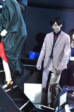 登場する高橋一生。