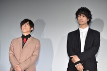 左から高橋一生、齊藤工。