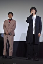 左から高橋一生、齊藤工。