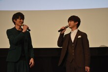 左から松本享恭、瀬戸利樹。