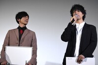 左から高橋一生、齊藤工。