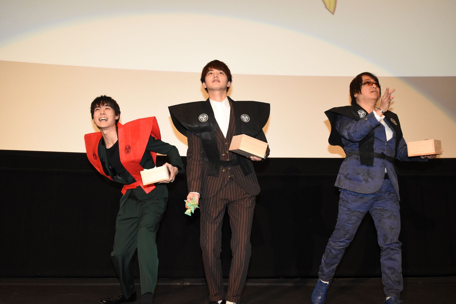 豆まきの様子。