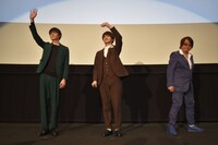 左から松本享恭、瀬戸利樹、鈴村展弘。
