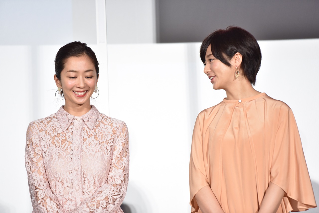 左から優香、木村佳乃。