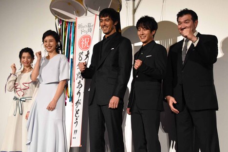 「祈りの幕が下りる時」大ヒット御礼舞台挨拶の様子。