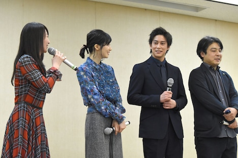 左から水樹奈々、相楽樹、佐野岳、大森研一。