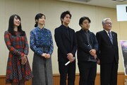 左から水樹奈々、相楽樹、佐野岳、大森研一監督、石川勝行新居浜市市長。