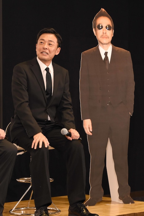 光石研と田口トモロヲのパネル。