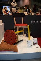 カリモクが制作したミッキーマウスの椅子。