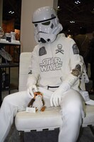 白いスウェットでポーグとくつろぐストームトルーパー。