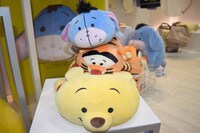 「くまのプーさん」キャラクターのクッション。