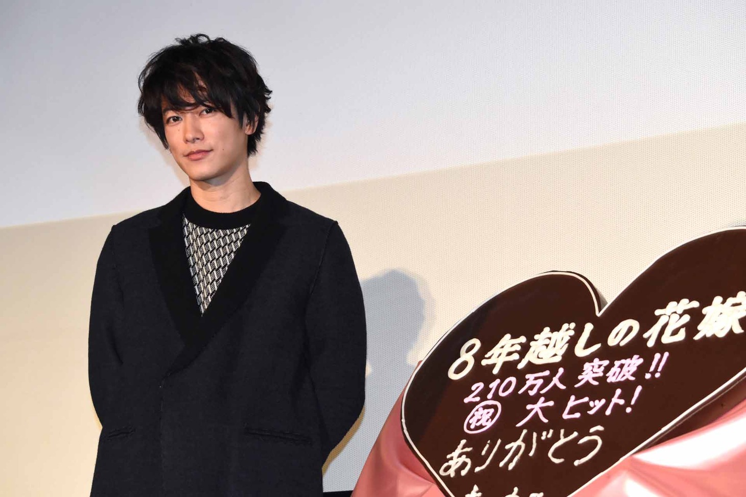 「8年越しの花嫁 奇跡の実話」大ヒット御礼舞台挨拶に登壇した佐藤健。