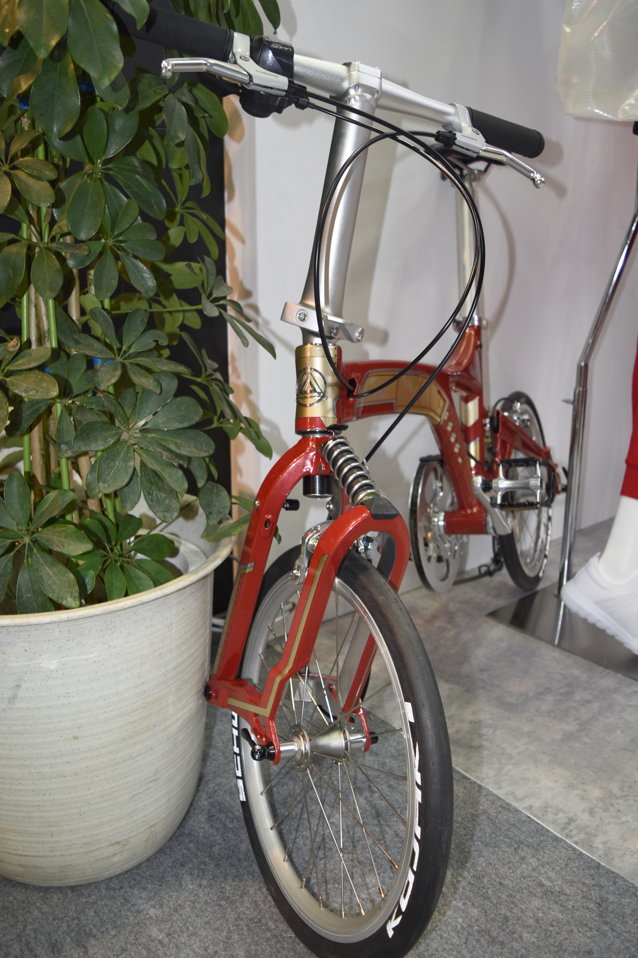 アイアンマンモチーフの自転車。