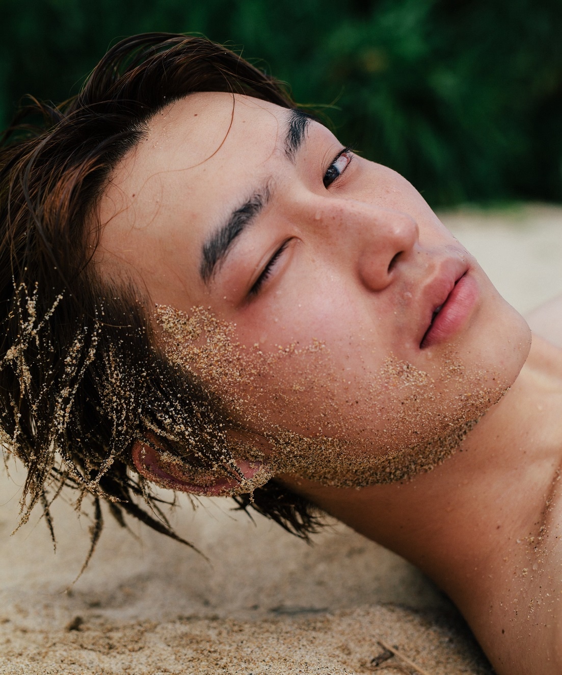 杉野遥亮ファースト写真集「あくび」より。