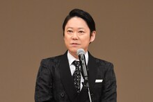 第60回ブルーリボン賞授賞式にて、主演男優賞を受賞した阿部サダヲ。