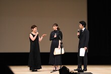 左から大竹しのぶ、新垣結衣、松山ケンイチ。