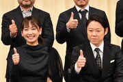 左から主演女優賞の新垣結衣、主演男優賞の阿部サダヲ。