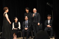 ユースケ・サンタマリアの仕切りで、登壇者たちが再度1人ずつコメントを求められている様子。