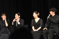左から新垣結衣、阿部サダヲ、斉藤由貴、ユースケ・サンタマリア。