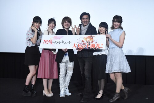 「劇場版マクロスΔ 激情のワルキューレ」初日舞台挨拶の様子。左からJUNNA、鈴木みのり、内田雄馬、河森正治、東山奈央、西田望見。
