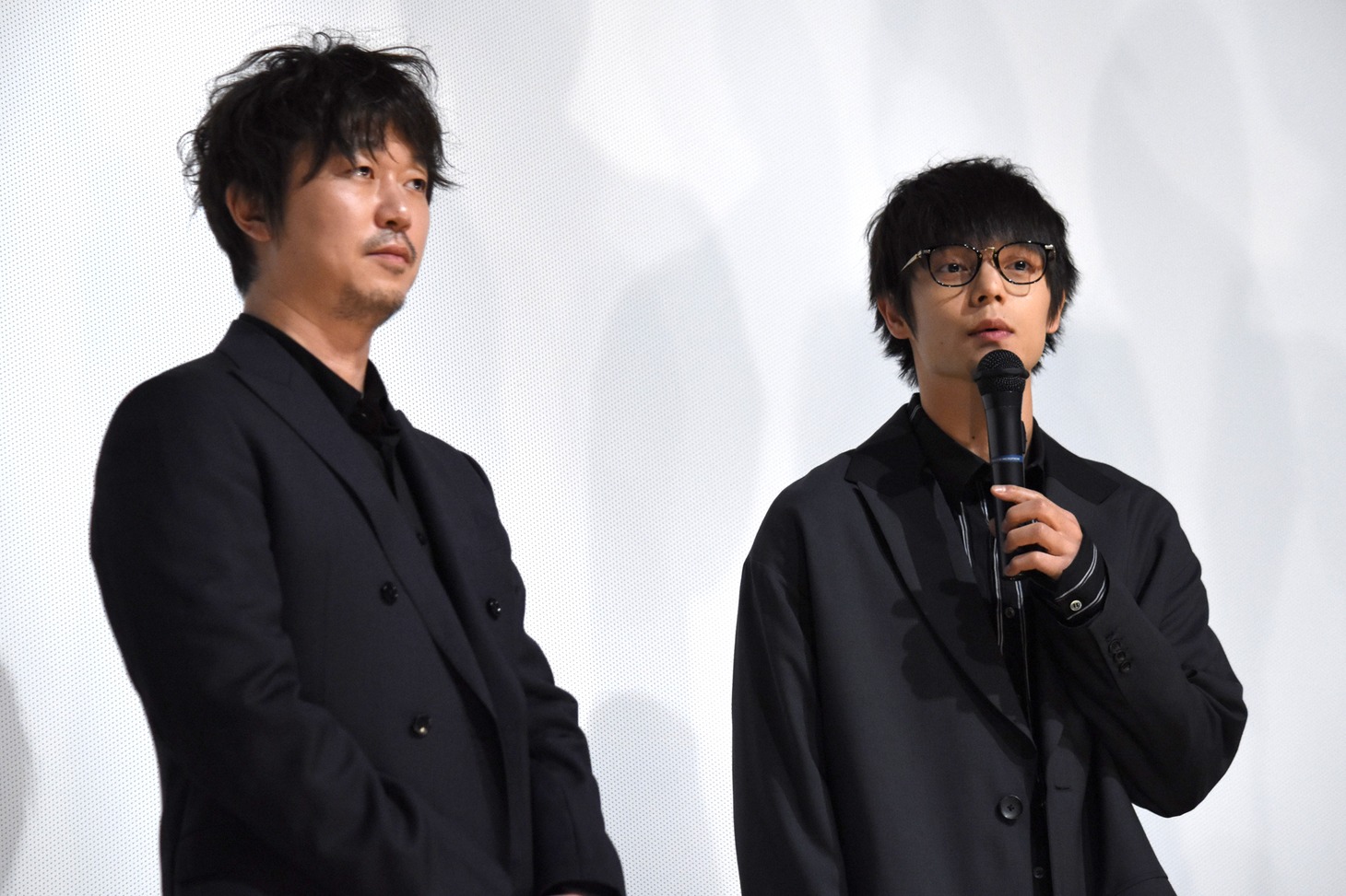 「犬猿」初日舞台挨拶の様子。