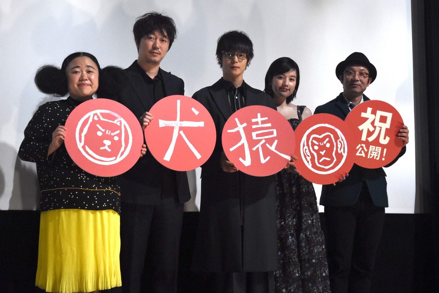 「犬猿」初日舞台挨拶の様子。