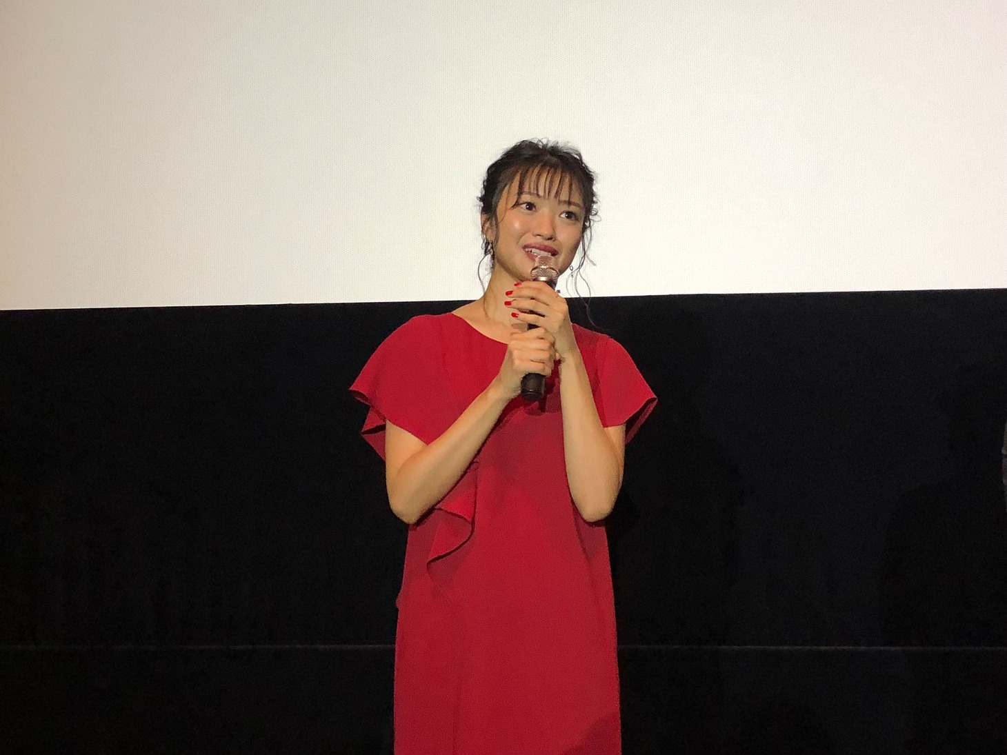 北原里英