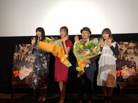 左から荻野由佳、北原里英、白石和彌、加藤美南。