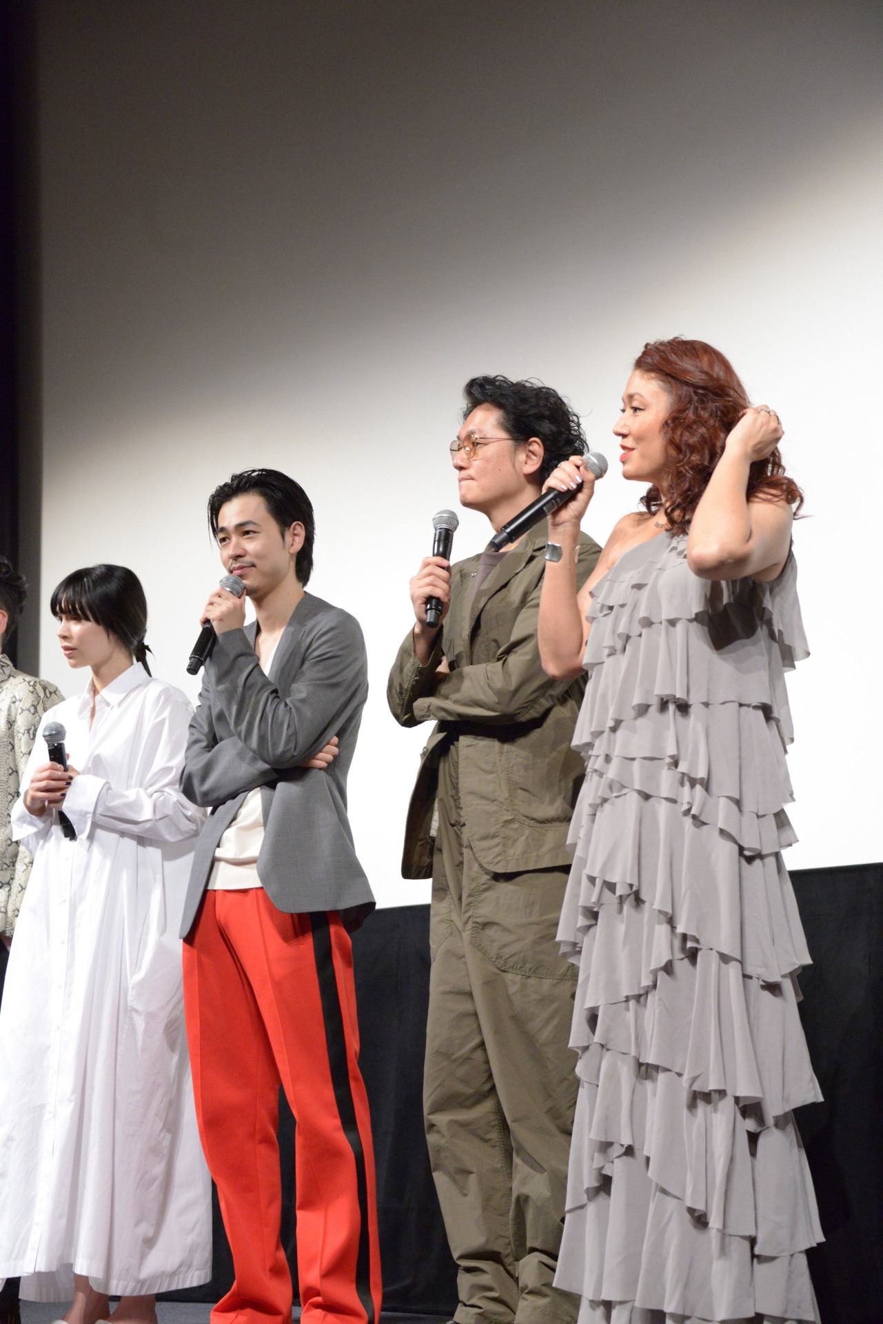 「ニワトリ★スター」完成披露試写会の様子。