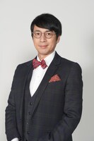 羽多野役の徳井義実。