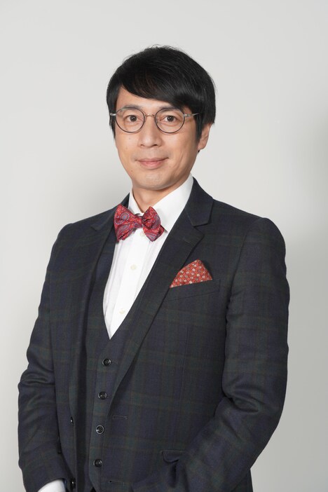 羽多野役の徳井義実。