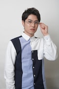 サイ役の堀井新太。