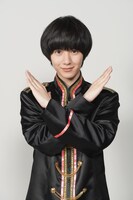 ニイ役の小越勇輝。