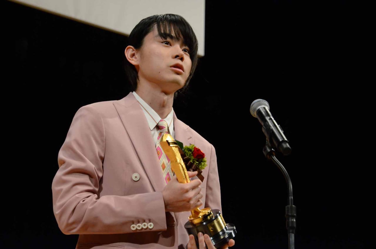 菅田将暉「キネマ旬報ベスト・テン」表彰式で幸せ噛みしめる、蒼井優は感謝を語る