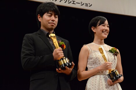 左から石井裕也、石橋静河。