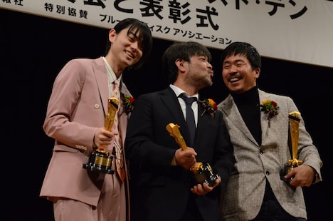 左から菅田将暉、岸善幸、ヤン・イクチュン。