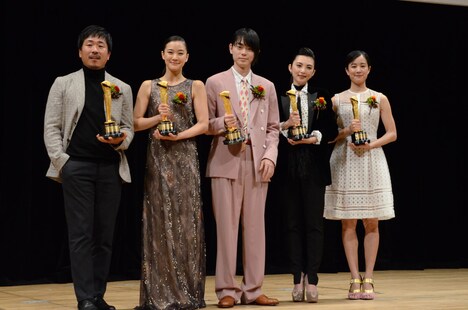 左からヤン・イクチュン、蒼井優、菅田将暉、田中麗奈、石橋静河。