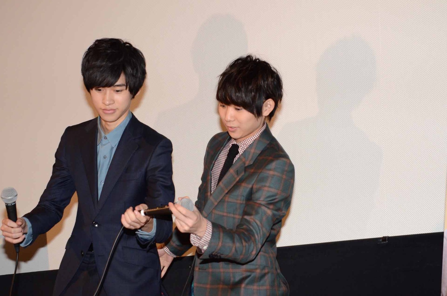 左から阪本一樹、須賀健太。