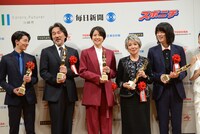 第72回毎日映画コンクール表彰式の様子。