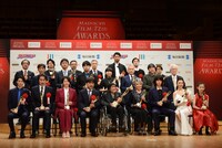 第72回毎日映画コンクール表彰式の様子。