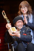 大林宣彦（手前）と娘の大林千茱萸（奥）。