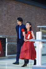 左から高杉真宙、伊東蒼。