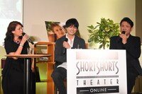 左からLiLiCo、鈴木伸之、別所哲也。